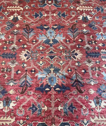 Large Afghan fine. 354 x 277 cm £ 3’450 (2)